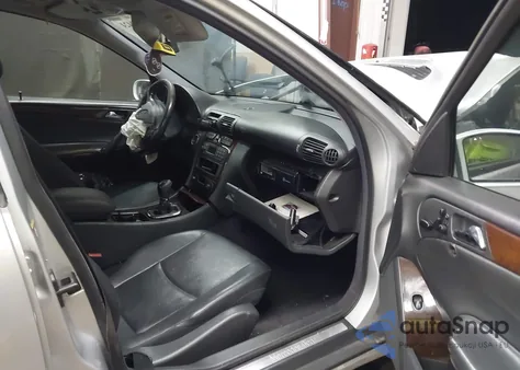 2001 Mercedes-Benz C 320 from USA, damaged, VIN WDBRF64J51F049977